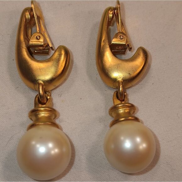 Women's faux pearl earrings - Picture 1 of 2